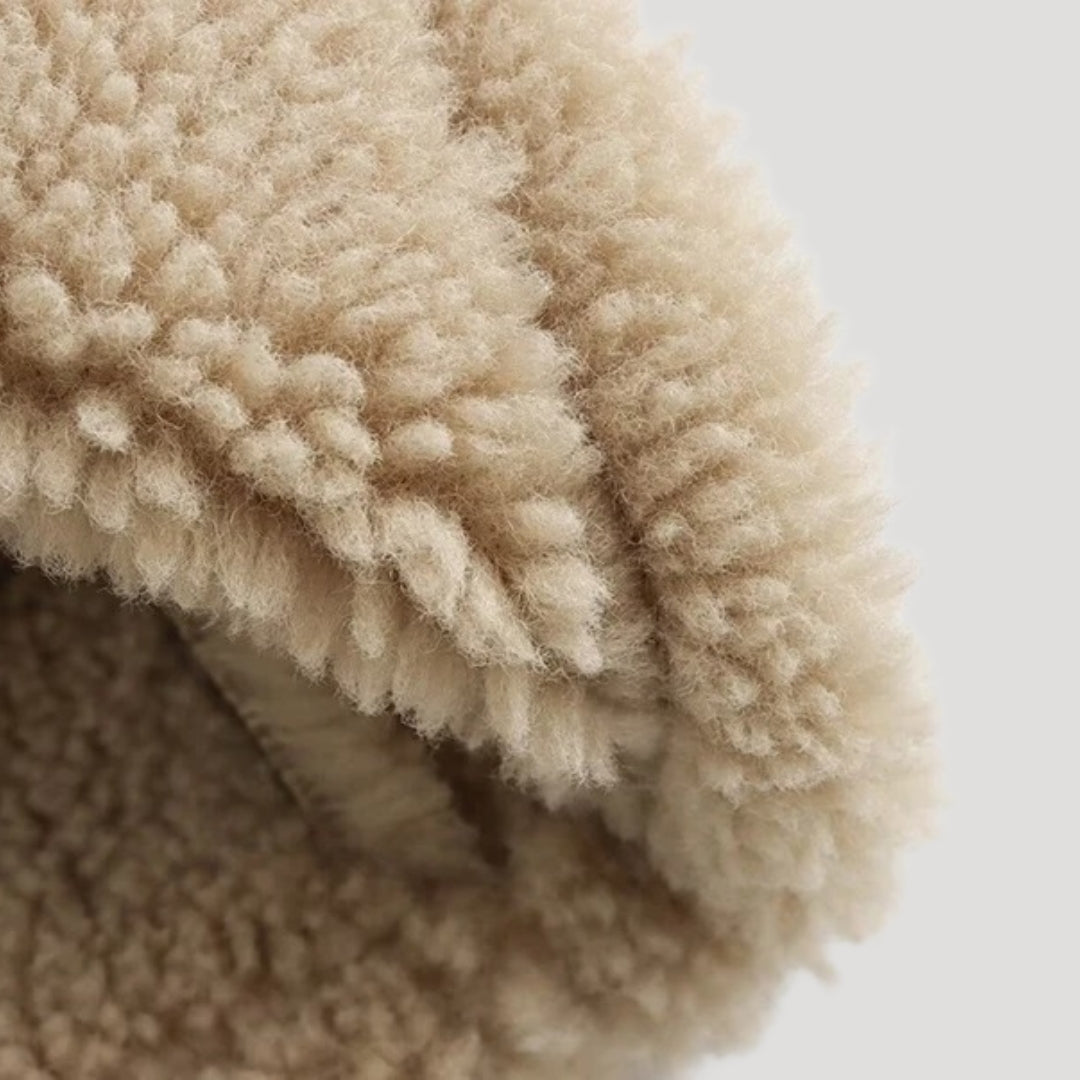 Krótka kurtka z owczej skóry – wykończenie ze sztucznego zamszu