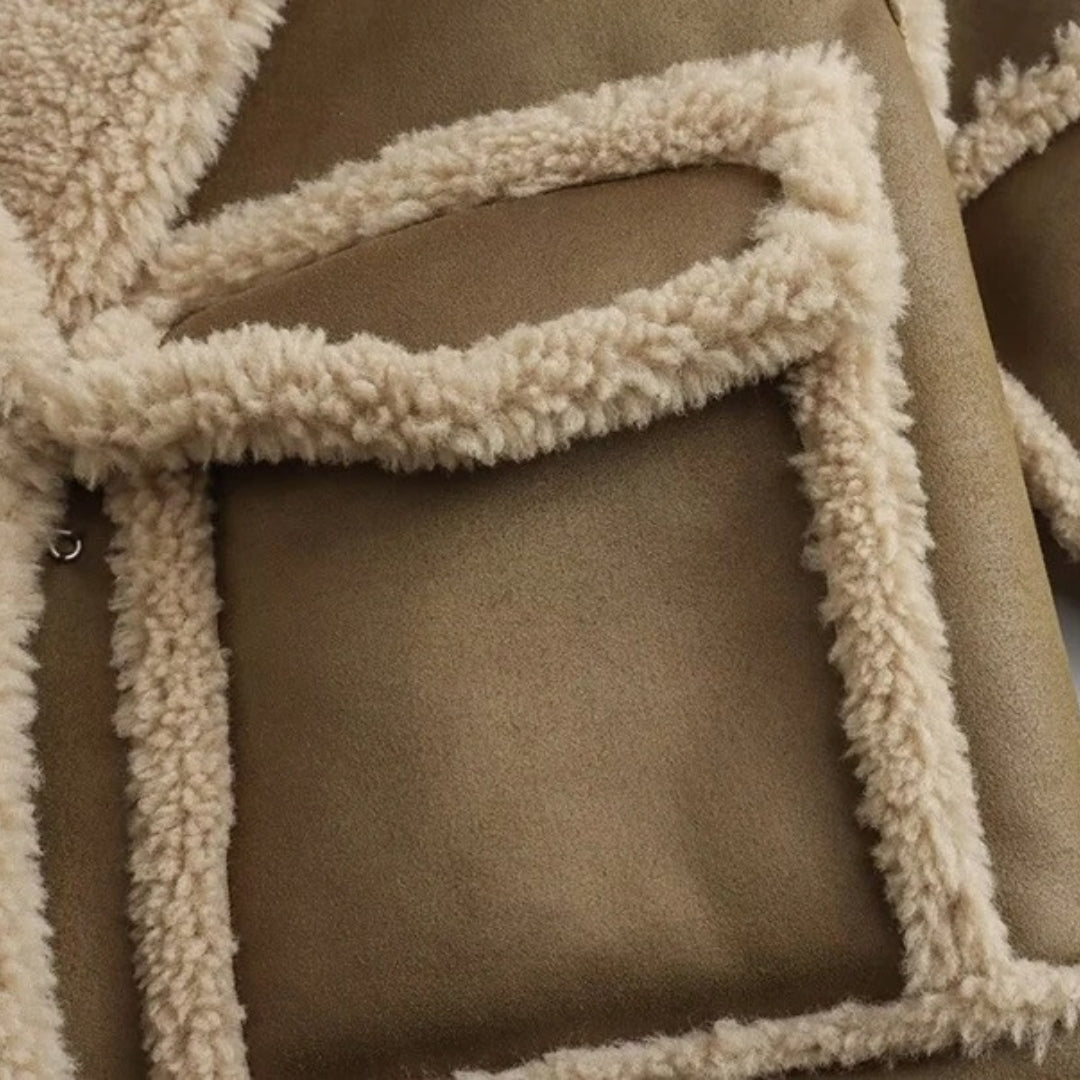 Krótka kurtka z owczej skóry – wykończenie ze sztucznego zamszu