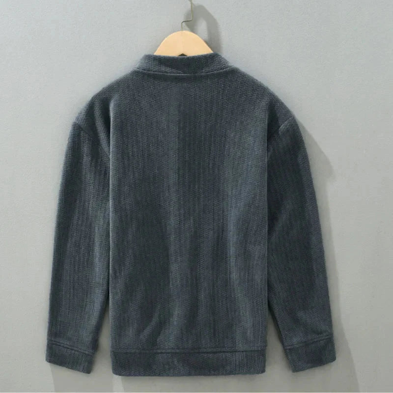 Męski sweter z prążkowanej dzianiny – zapinany na guziki